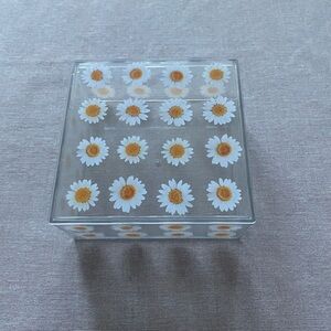 Daisy trinket box.